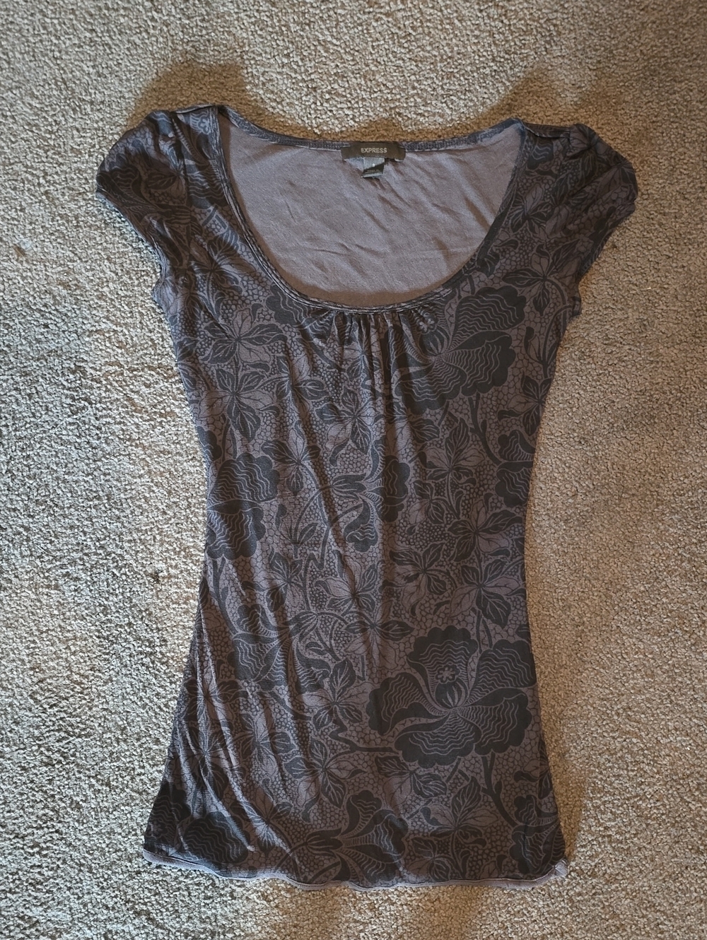 Express Scoop Neck Short Sleeve Floral Tee in Charcoal and Black